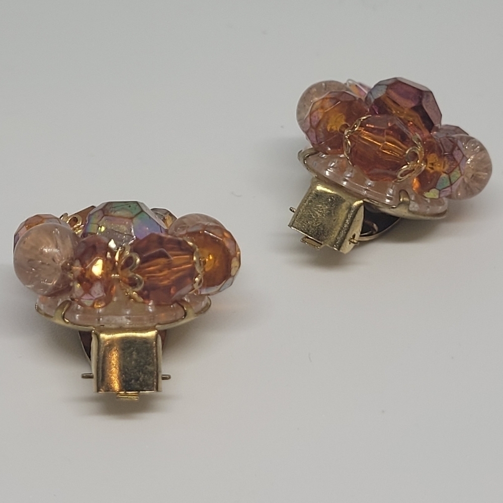 VINTAGE Cluster Beaded Iridescent Clip-On Earrings - Picture 2 of 11